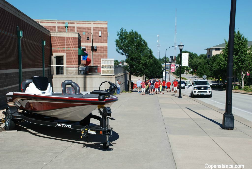 You can park your boat on the sidewalk in Springfield.